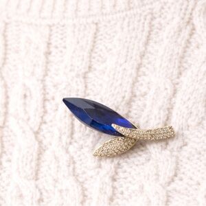 Blue crystal and Marcasite brooch or pendant